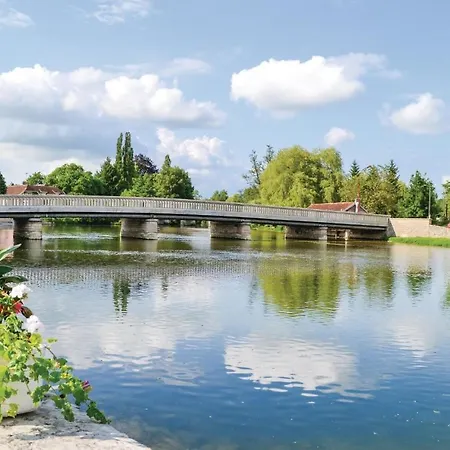 Beautiful In Ls Vaudes With 1 Bedrooms, Wifi And Swimming Pool Rumilly-les-Vaudes